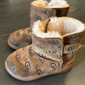Gently Used Classic Mini Embossed Logo UGGs sz toddler 6